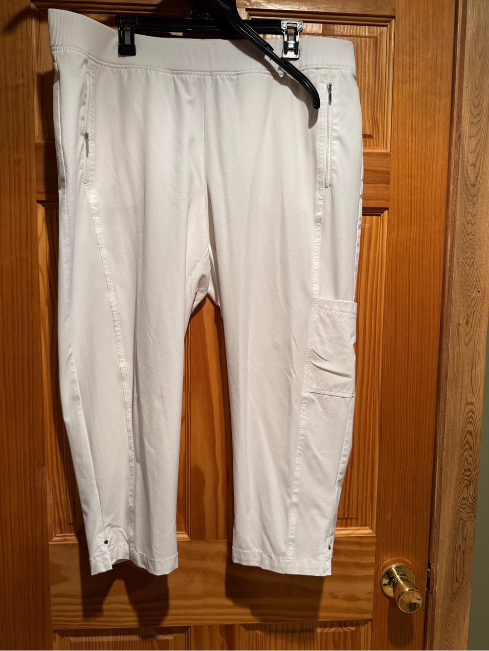 Women’s Chico’s Zenergy Size 3 Size 16 White Cargo Active Pants